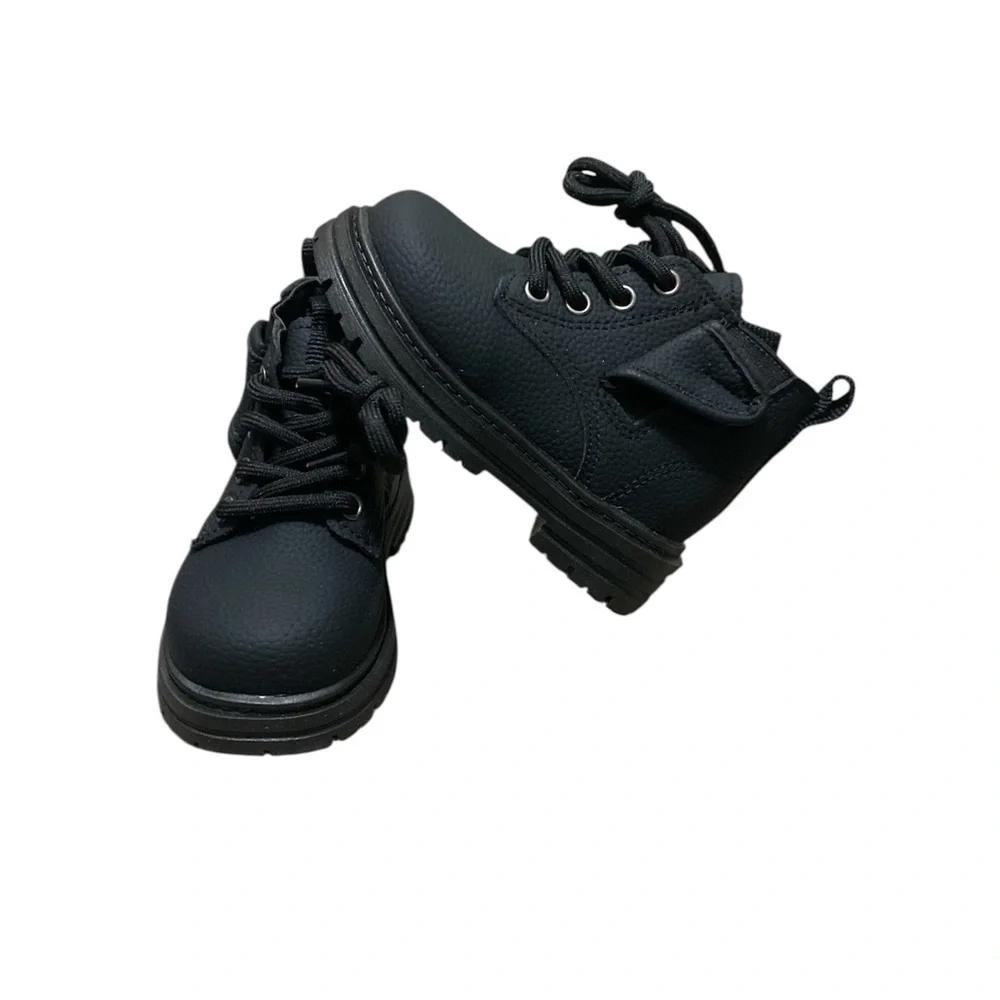 NWT Kids Black Lace-Up Boots Toddler‎ 7
